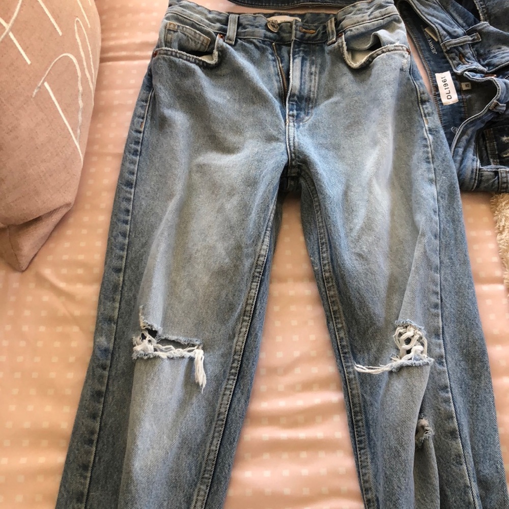 Zara mom jeans high waisted light wash with holes